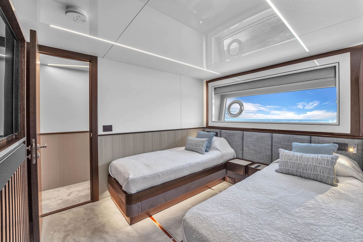 2024 Sunseeker 88 