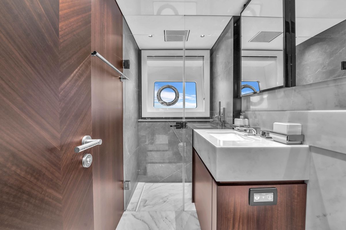 2024 Sunseeker 88 