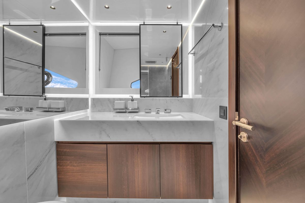 2024 Sunseeker 88 