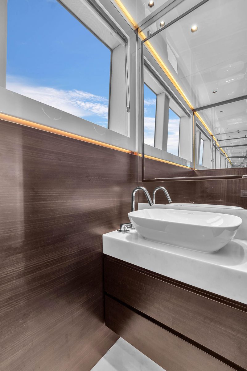 2024 Sunseeker 88 