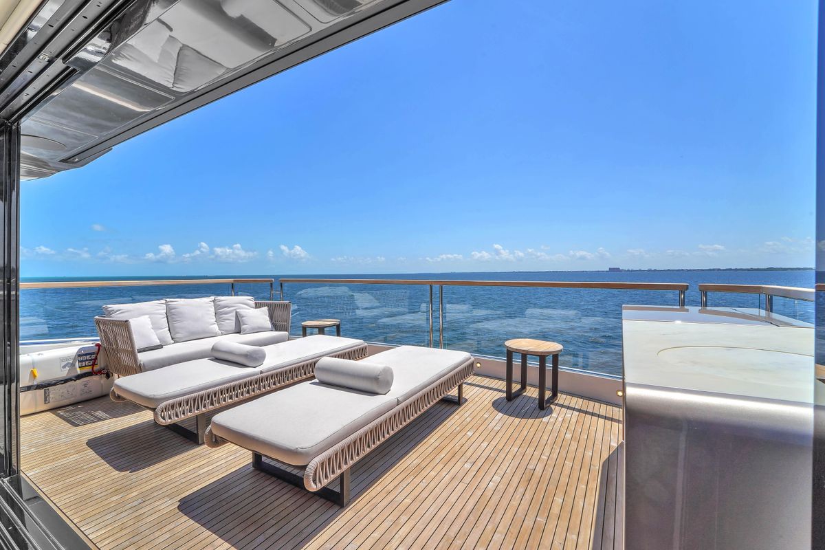 2024 Sunseeker 88 