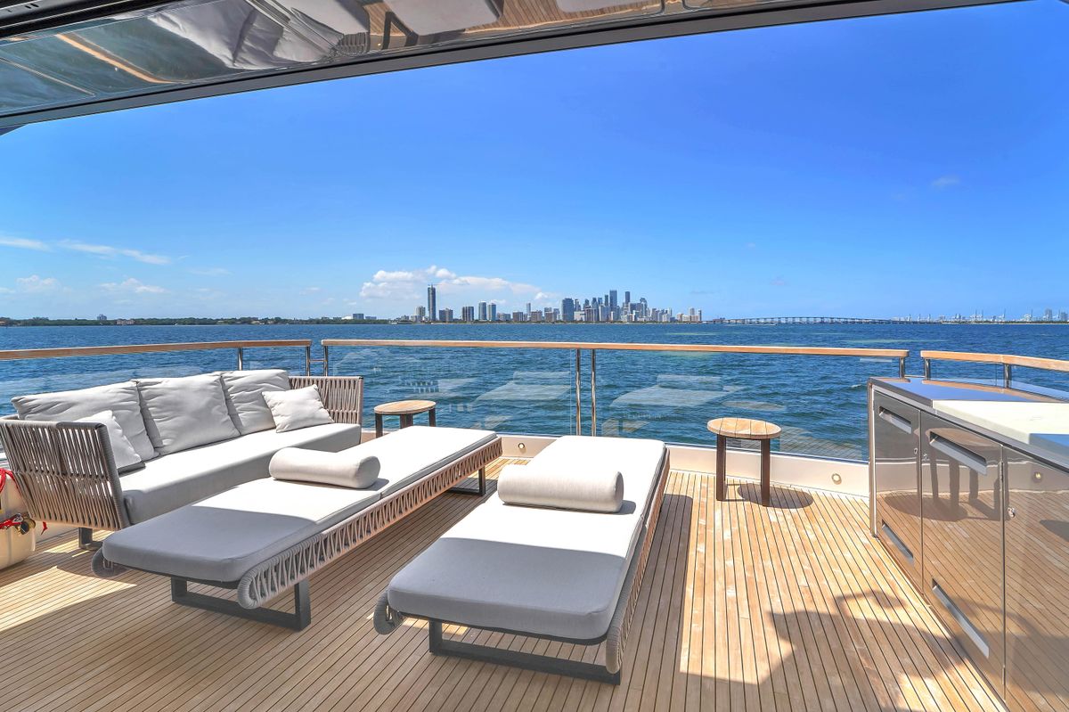 2024 Sunseeker 88 