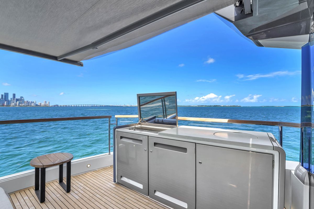 2024 Sunseeker 88 