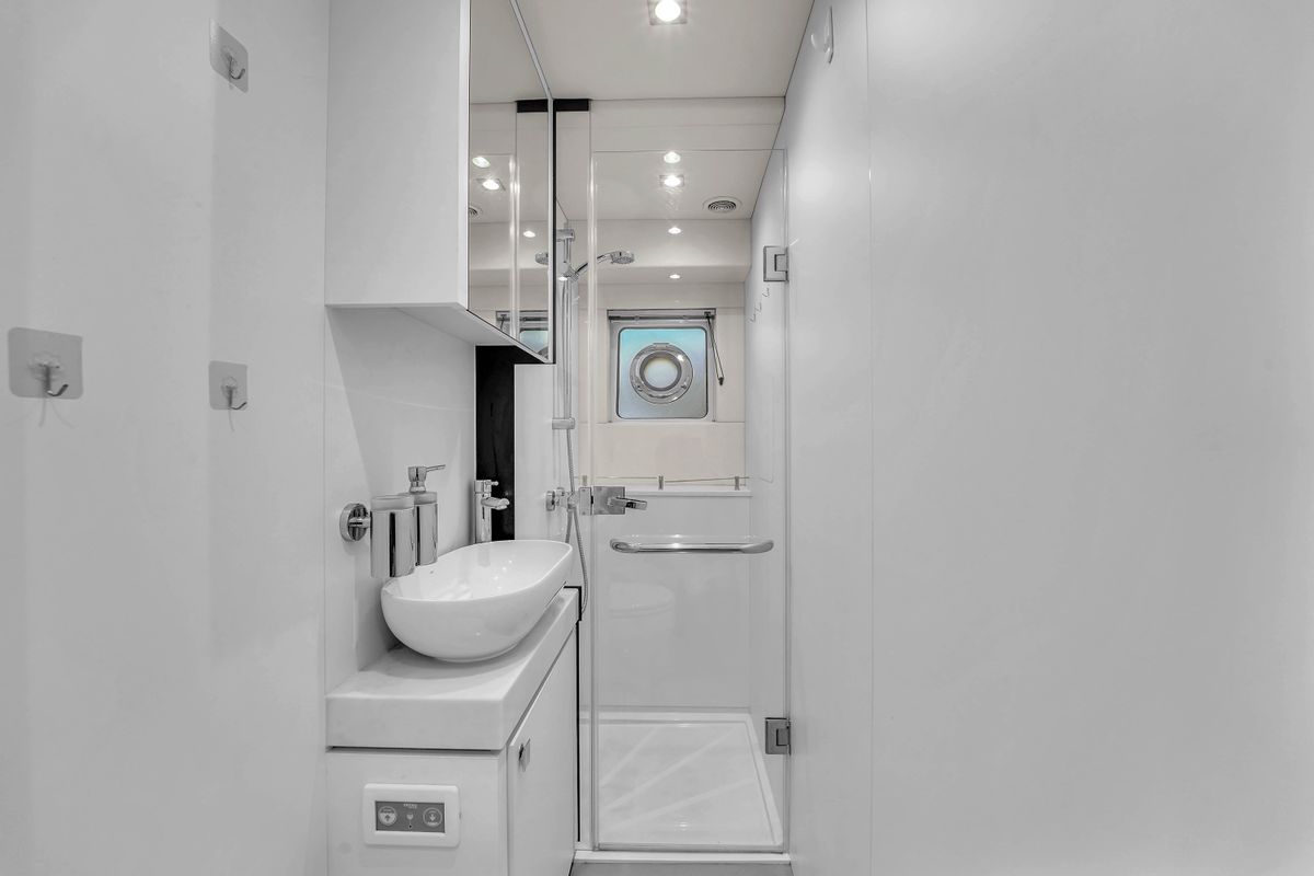 2024 Sunseeker 88 