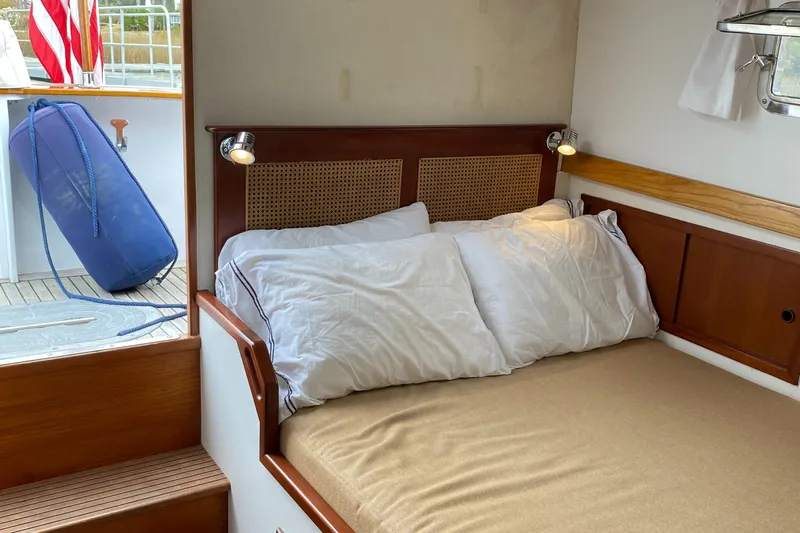 Lord Stanley Yacht Photos Pics Cozy cabin bed in 1988 Lyman-Morse Jarvis Newman Lobster Style Cruiser.