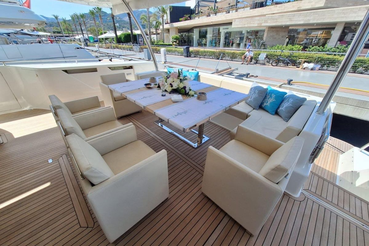 2014 Ferretti Yachts 95 