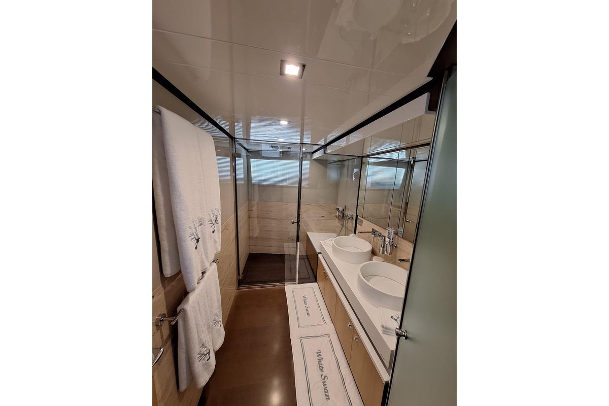 2014 Ferretti Yachts 95 