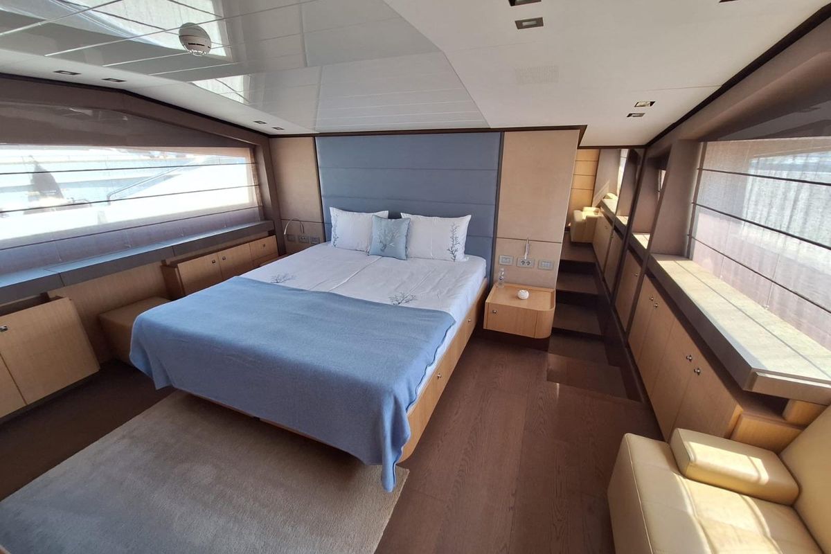 2014 Ferretti Yachts 95 