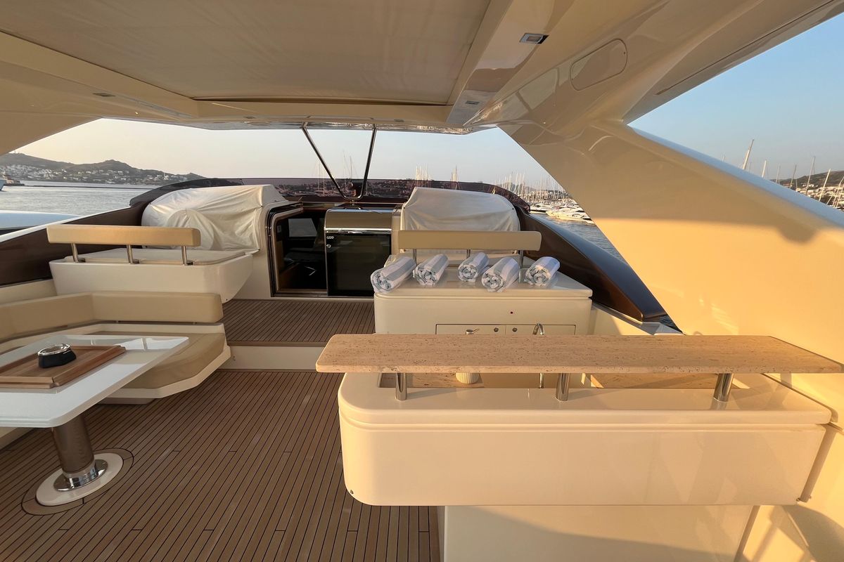 2014 Ferretti Yachts 95 