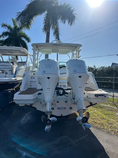  Yacht Photos Pics 2020 Robalo 317 Dc - Image 6