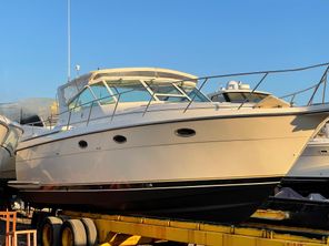 Tiara Yachts 3500 Express