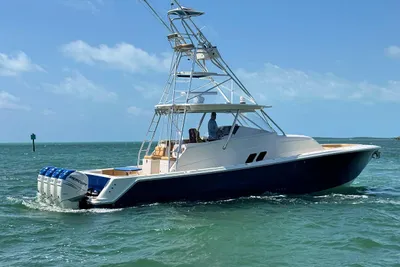 SeaVee 430 Fish Around