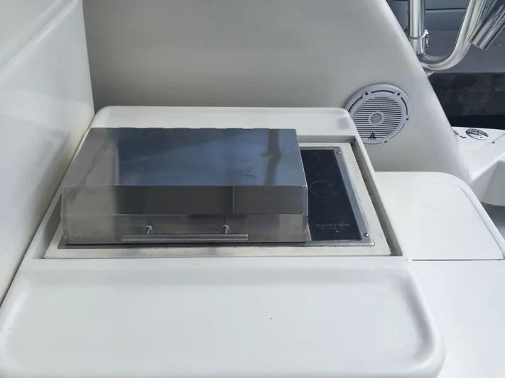 Vamonos Yacht Photos Pics Outdoor grill on 2001 Sea Ray 340 Amberjack boat deck, featuring Kenyon Texan model.