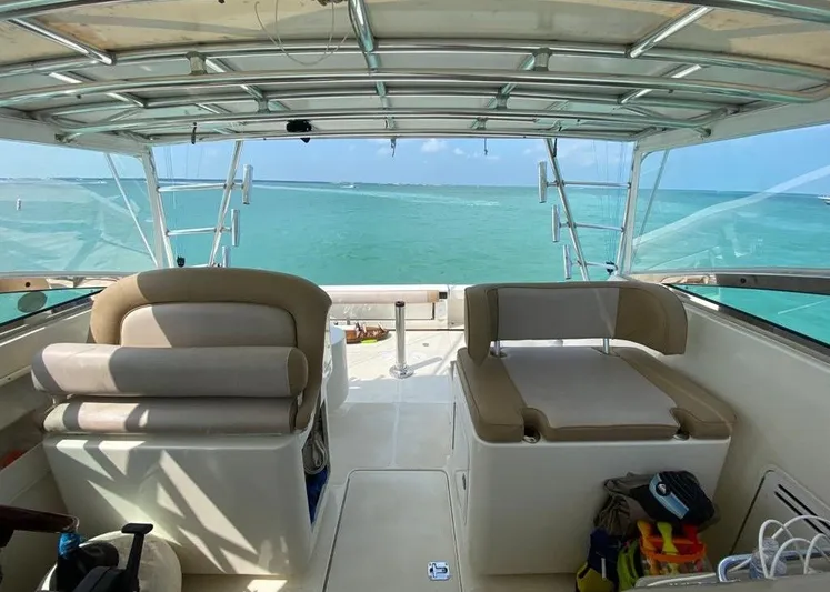 Vamonos Yacht Photos Pics 2001 Sea Ray 340 Amberjack boat interior with ocean view, featuring comfortable seating.