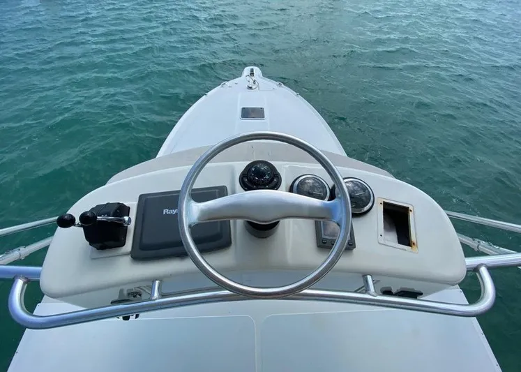 Vamonos Yacht Photos Pics Helm of 2001 Sea Ray 340 Amberjack overlooking calm blue waters.