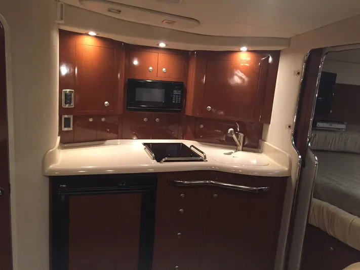 Vamonos Yacht Photos Pics 2001 Sea Ray 340 Amberjack galley with microwave, sink, and stove.