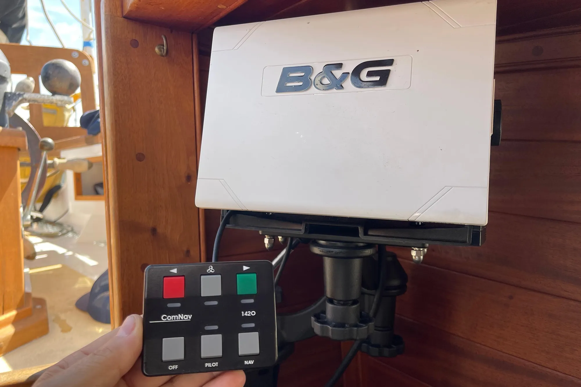 Remote control and B&G device on a Pinky Custom 2008 boat.