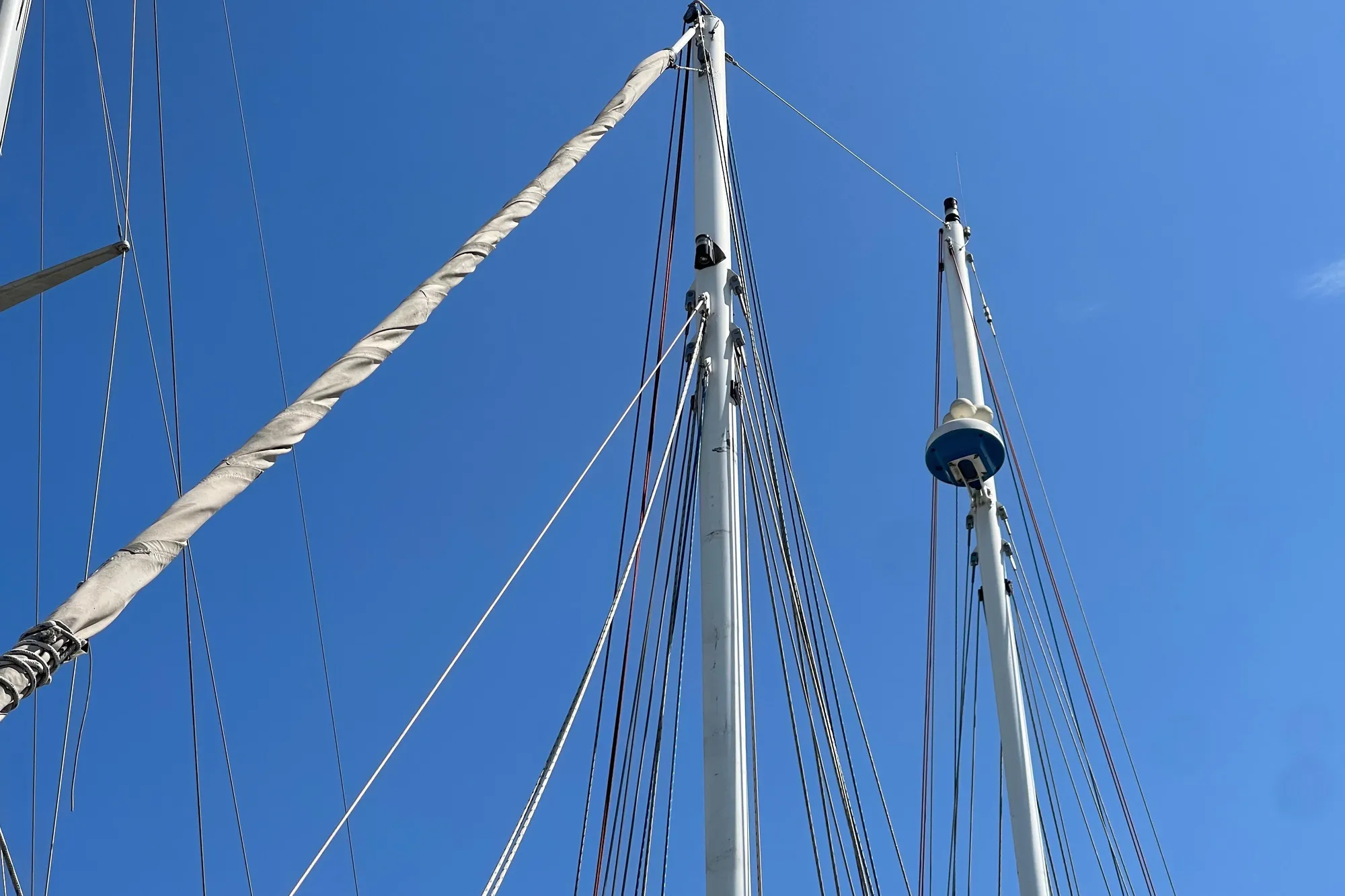 Sailboat masts and rigging against a clear blue sky, Pinky Custom 2008 model.