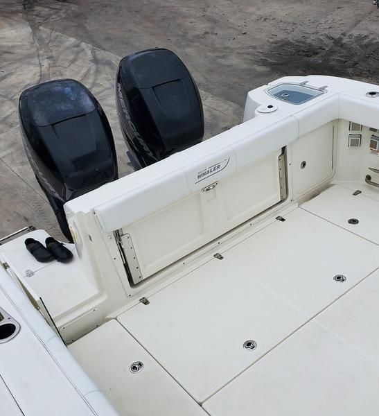 2014 Boston Whaler 315 Conquest