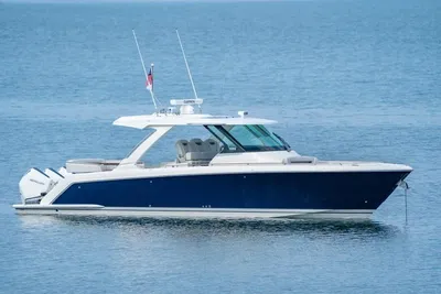 Tiara Yachts 38 LS