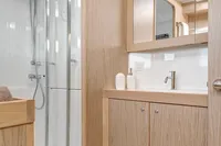 Manufacturer Provided Image: Lagoon 39 Bathroom
