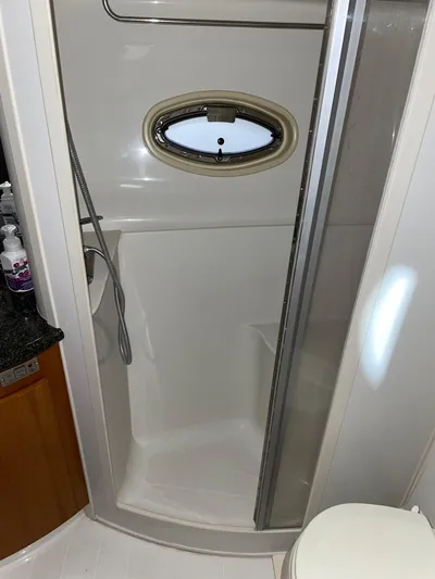  Yacht Photos Pics 2005 Carver 42 Mariner bathroom with shower, porthole, and modern fixtures.