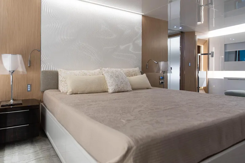 Night Fury 1 Yacht Photos Pics 