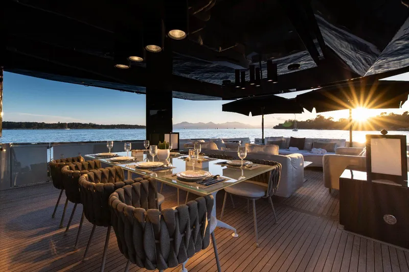 Night Fury 1 Yacht Photos Pics 