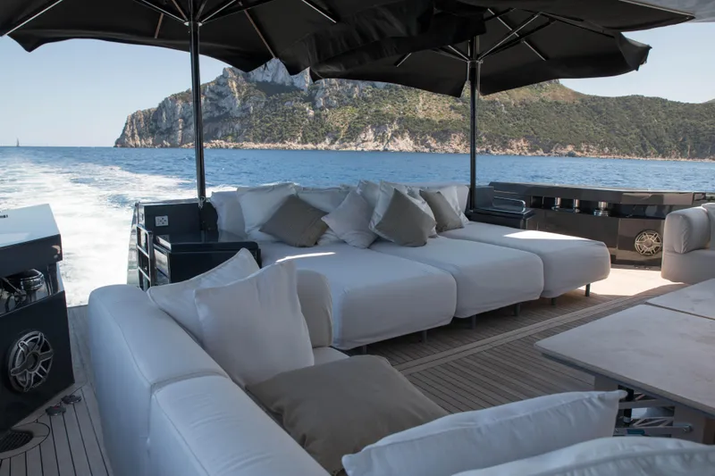 Night Fury 1 Yacht Photos Pics 