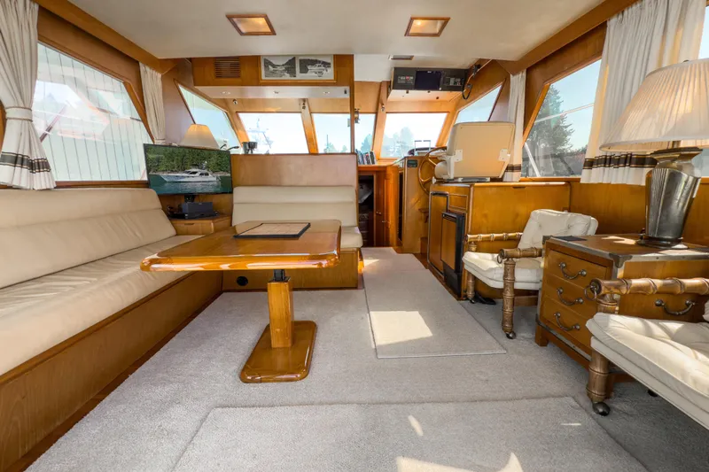 Silver Spring Yacht Photos Pics Interior of 1985 Ocean Alexander 420 Sport Sedan, featuring elegant wood finishes and comfortable seating.