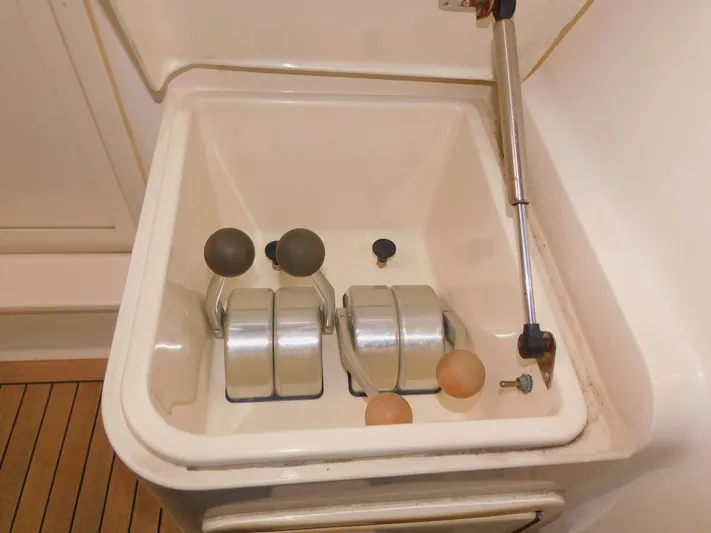 Falcon Yacht Photos Pics 