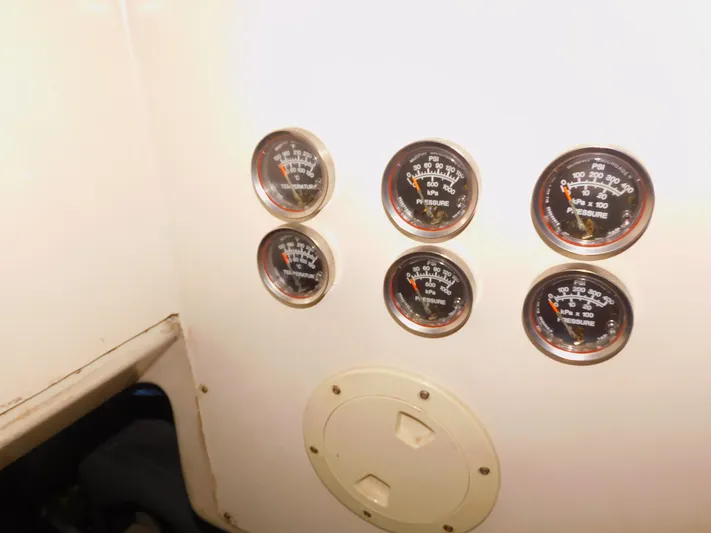 Falcon Yacht Photos Pics 