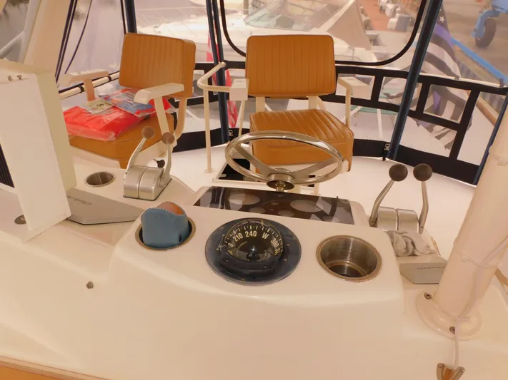 Falcon Yacht Photos Pics 