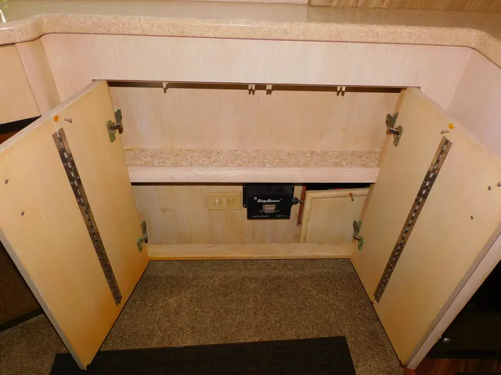 Falcon Yacht Photos Pics 