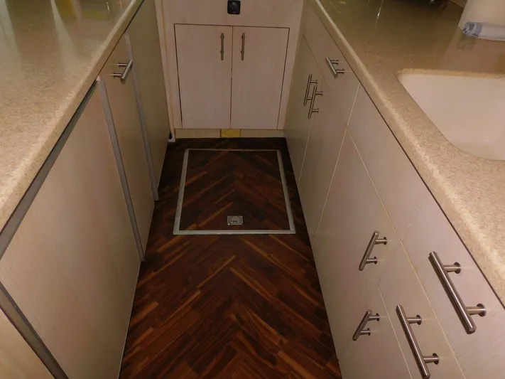 Falcon Yacht Photos Pics 