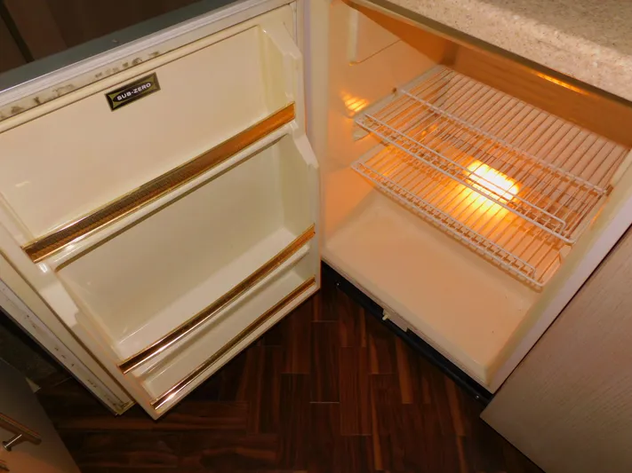 Falcon Yacht Photos Pics 