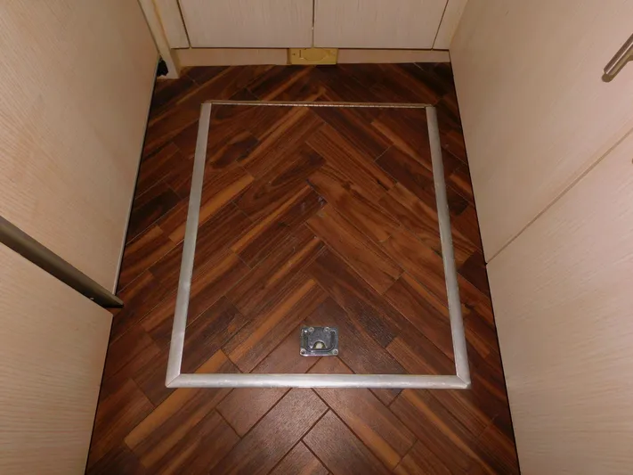 Falcon Yacht Photos Pics 