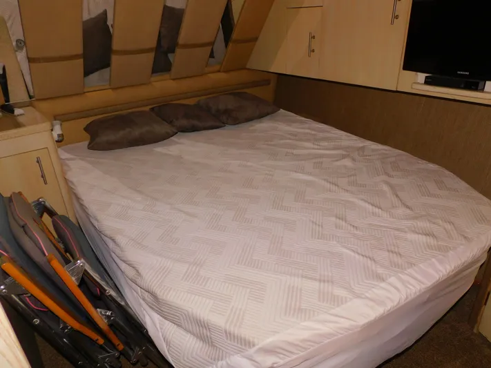 Falcon Yacht Photos Pics 