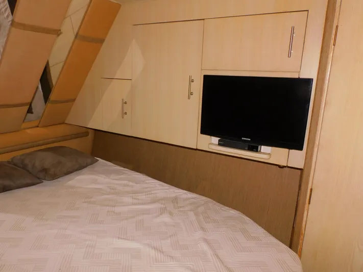 Falcon Yacht Photos Pics 