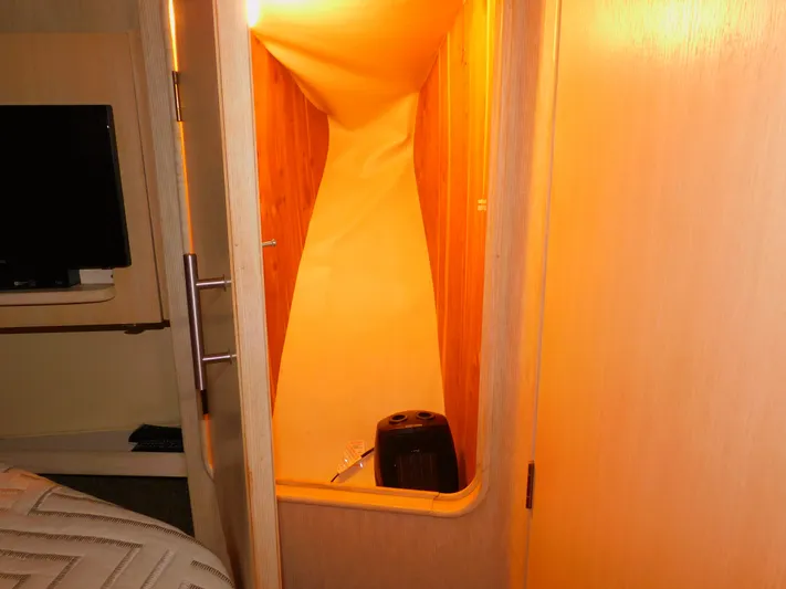 Falcon Yacht Photos Pics 