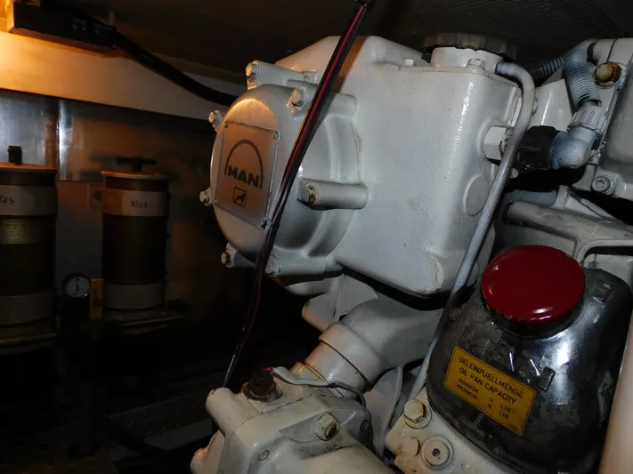 Falcon Yacht Photos Pics 