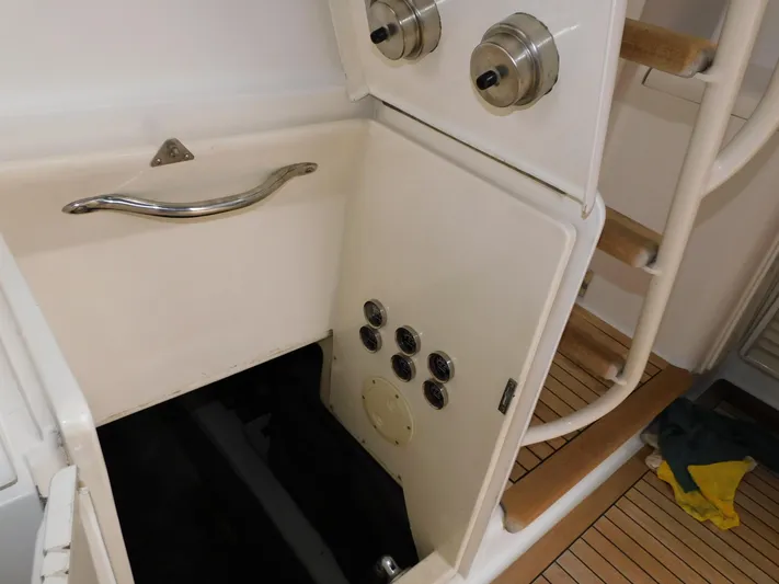 Falcon Yacht Photos Pics 