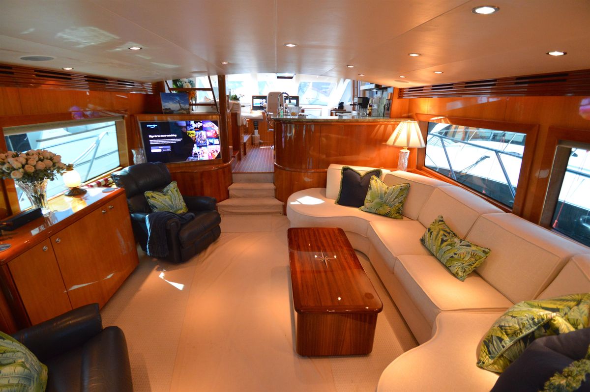 2006 Hatteras 64 