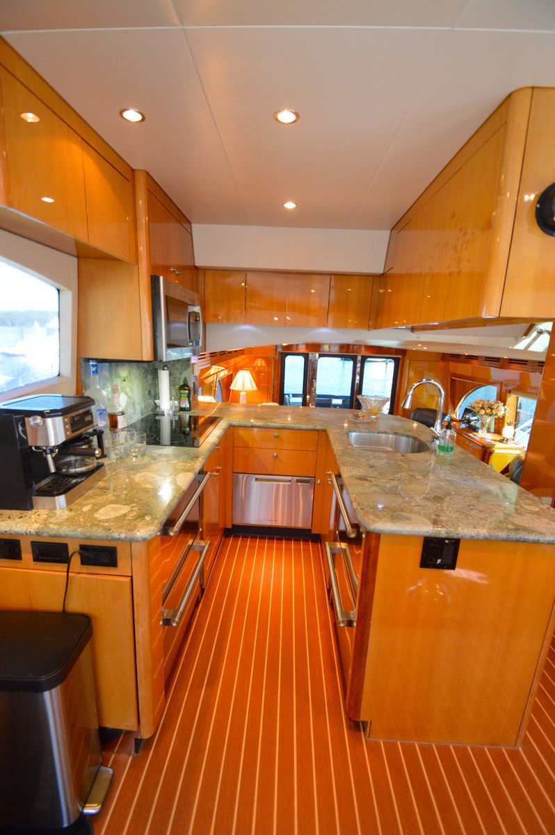 2006 Hatteras 64 