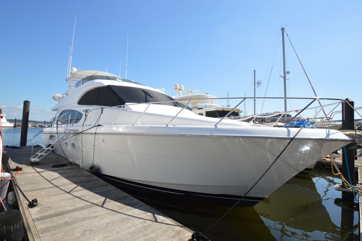 2006 Hatteras 64 