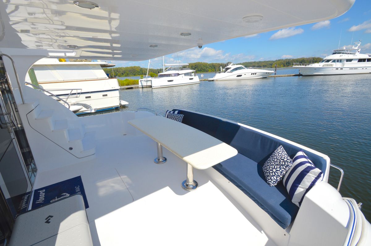 2006 Hatteras 64 