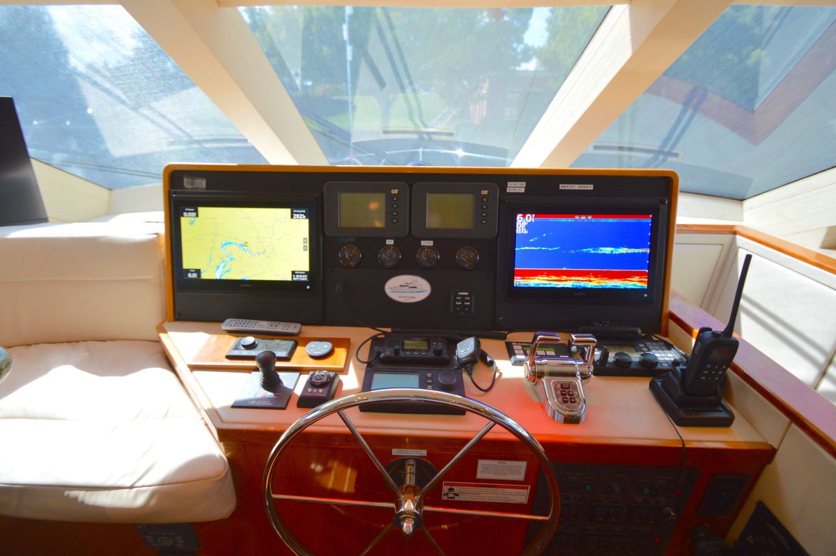2006 Hatteras 64 