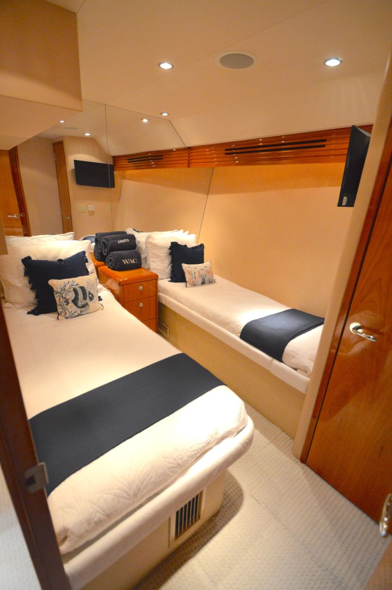 2006 Hatteras 64 
