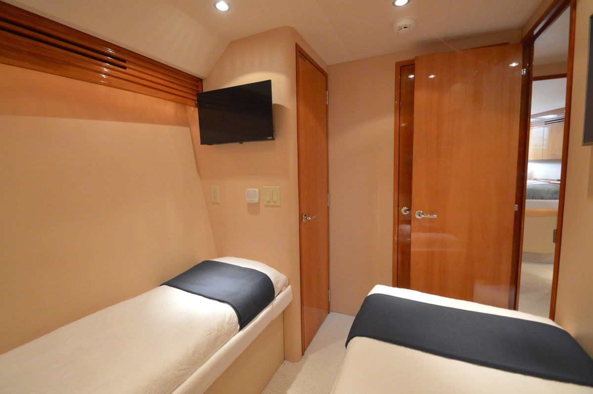 2006 Hatteras 64 