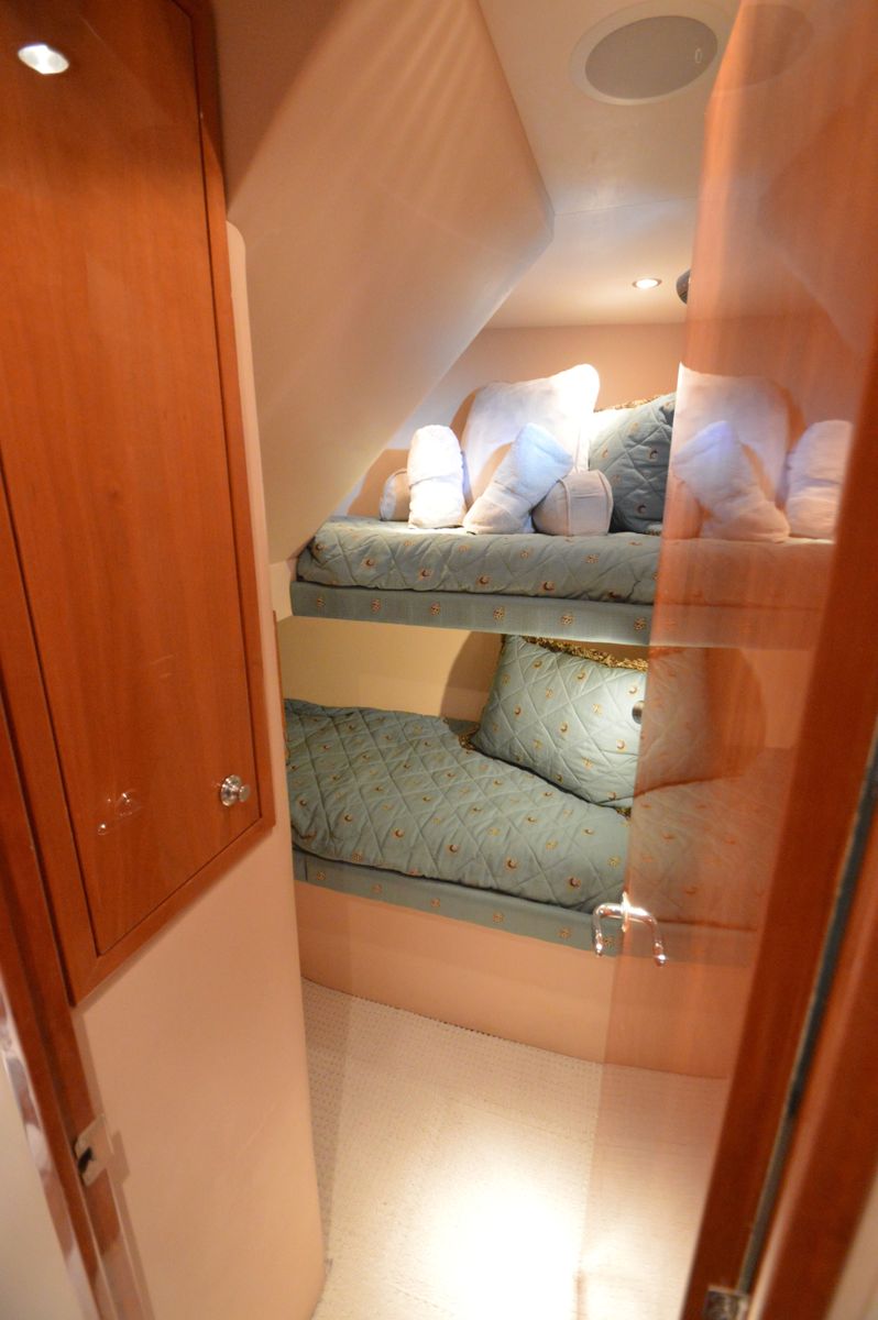 2006 Hatteras 64 